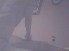 Fue al baño español xxx y dio positivo.